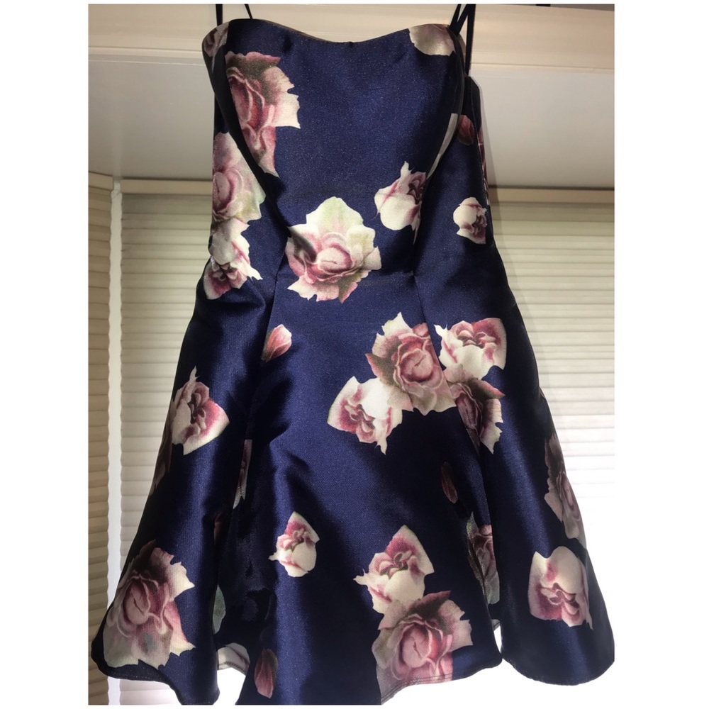 Dress - Picture 2 of 3